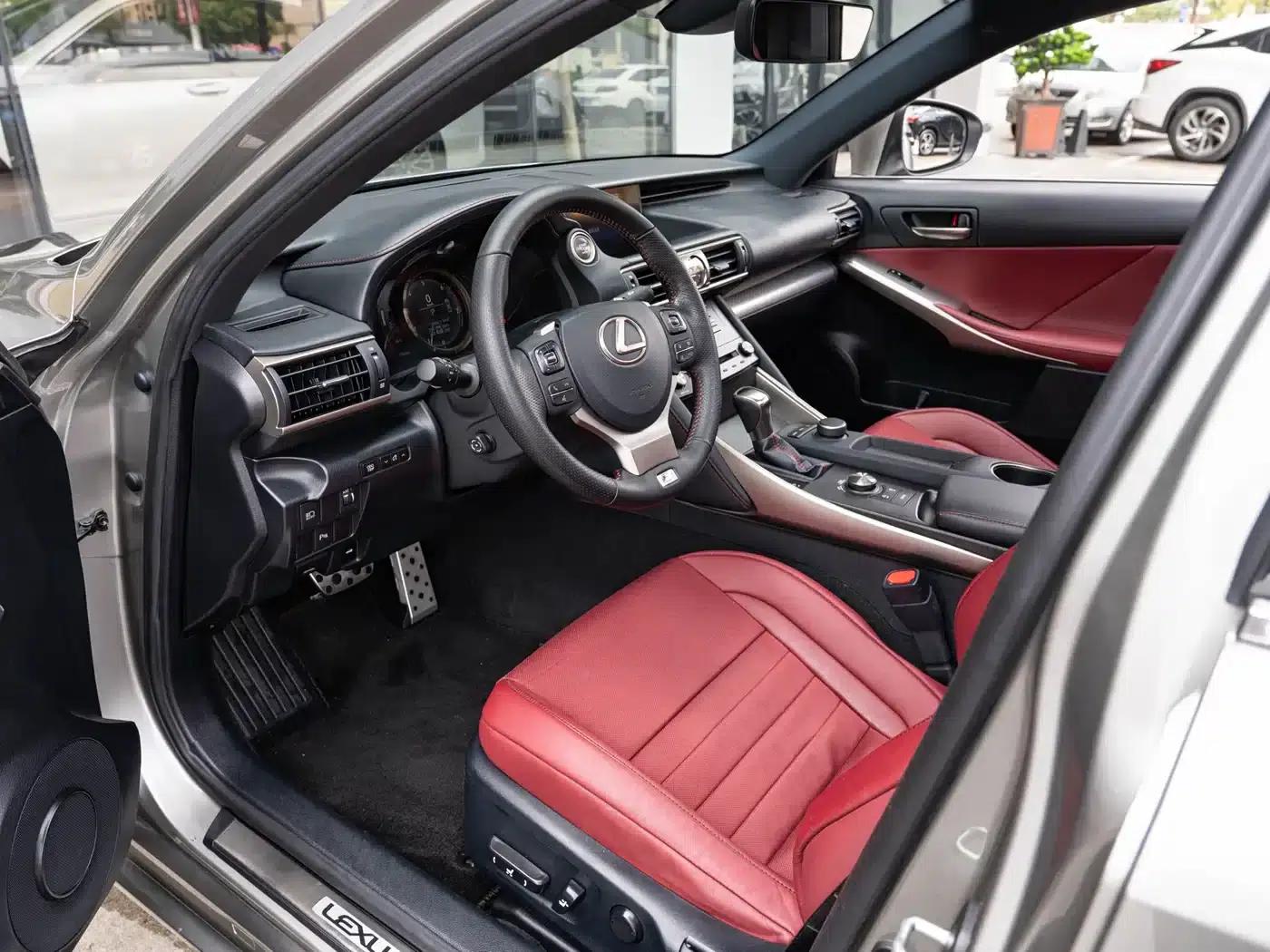 Lexus IS 2017 300 F SPORT Edition — миниатюра 9