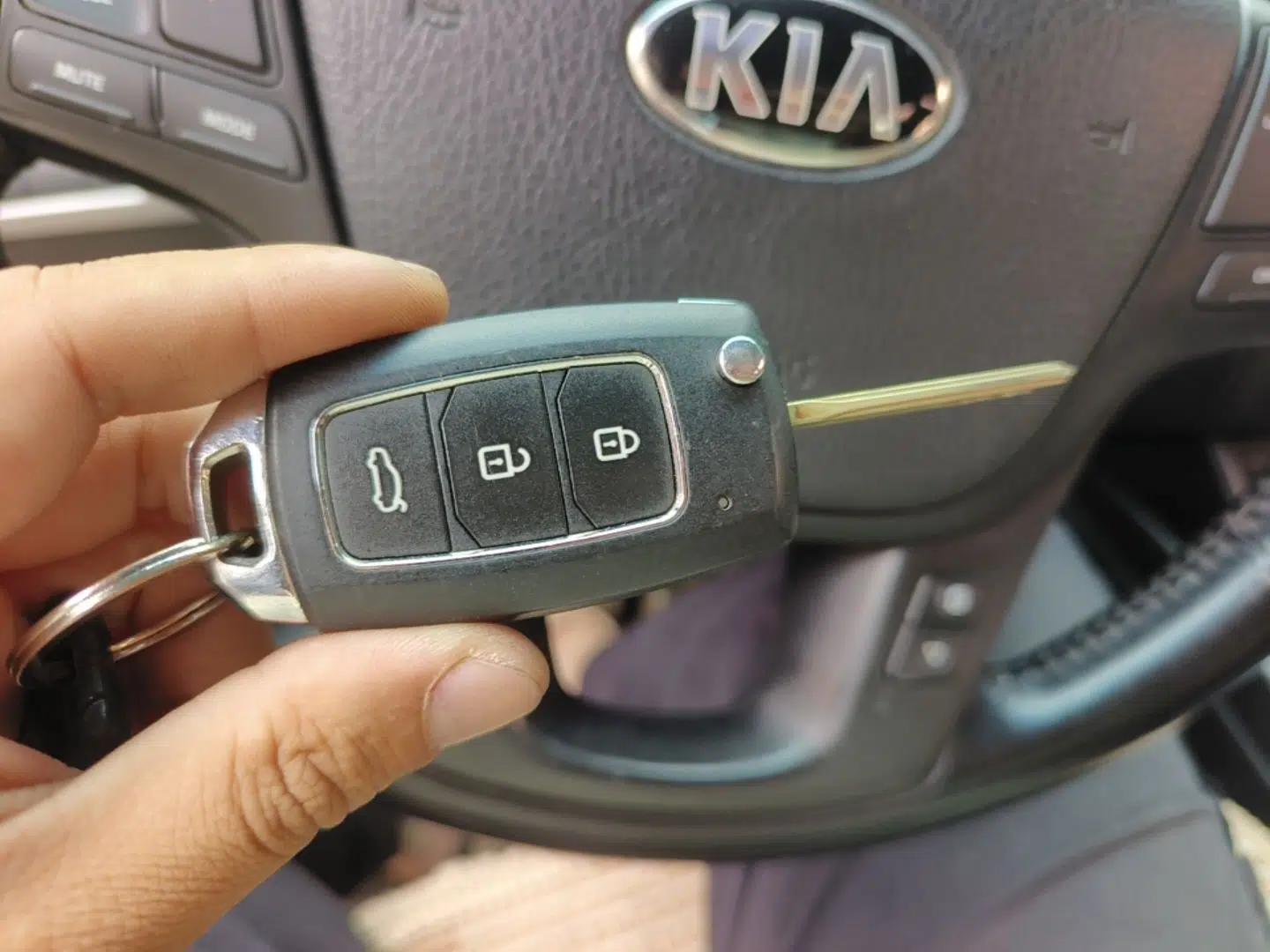 Kia Sorento 2013 2.2T 7-seat Diesel Comfort Edition — миниатюра 9