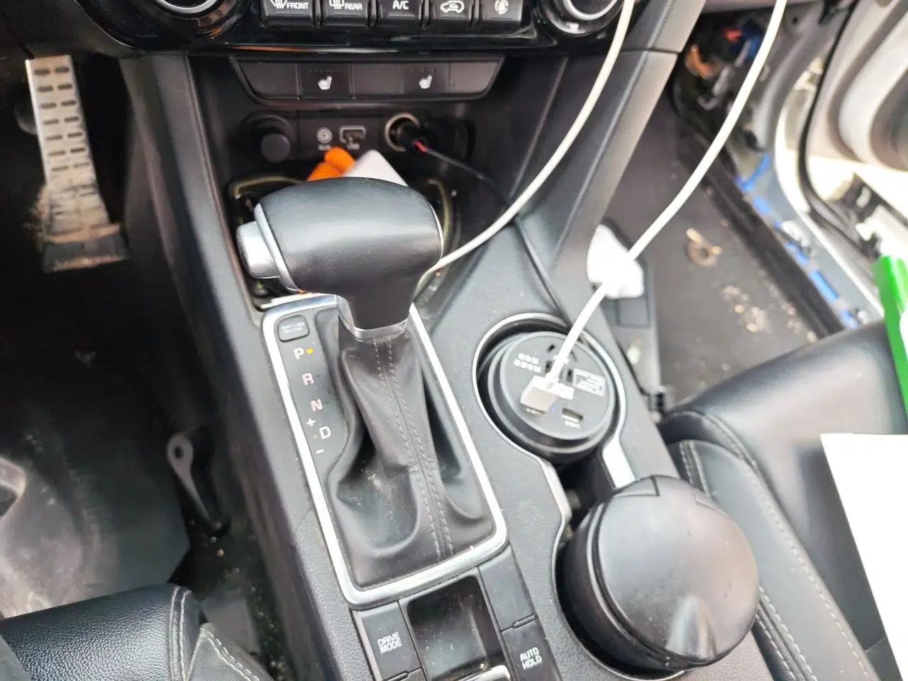 Kia KX5 2017 1.6T Automatic Two-Wheel Drive 15th Anniversary Special Edition DLX — миниатюра 15