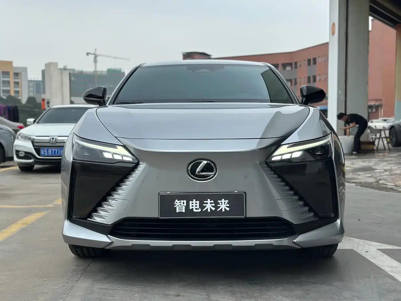Lexus RZ 2023 450e AWD Long Range Edition — миниатюра 2