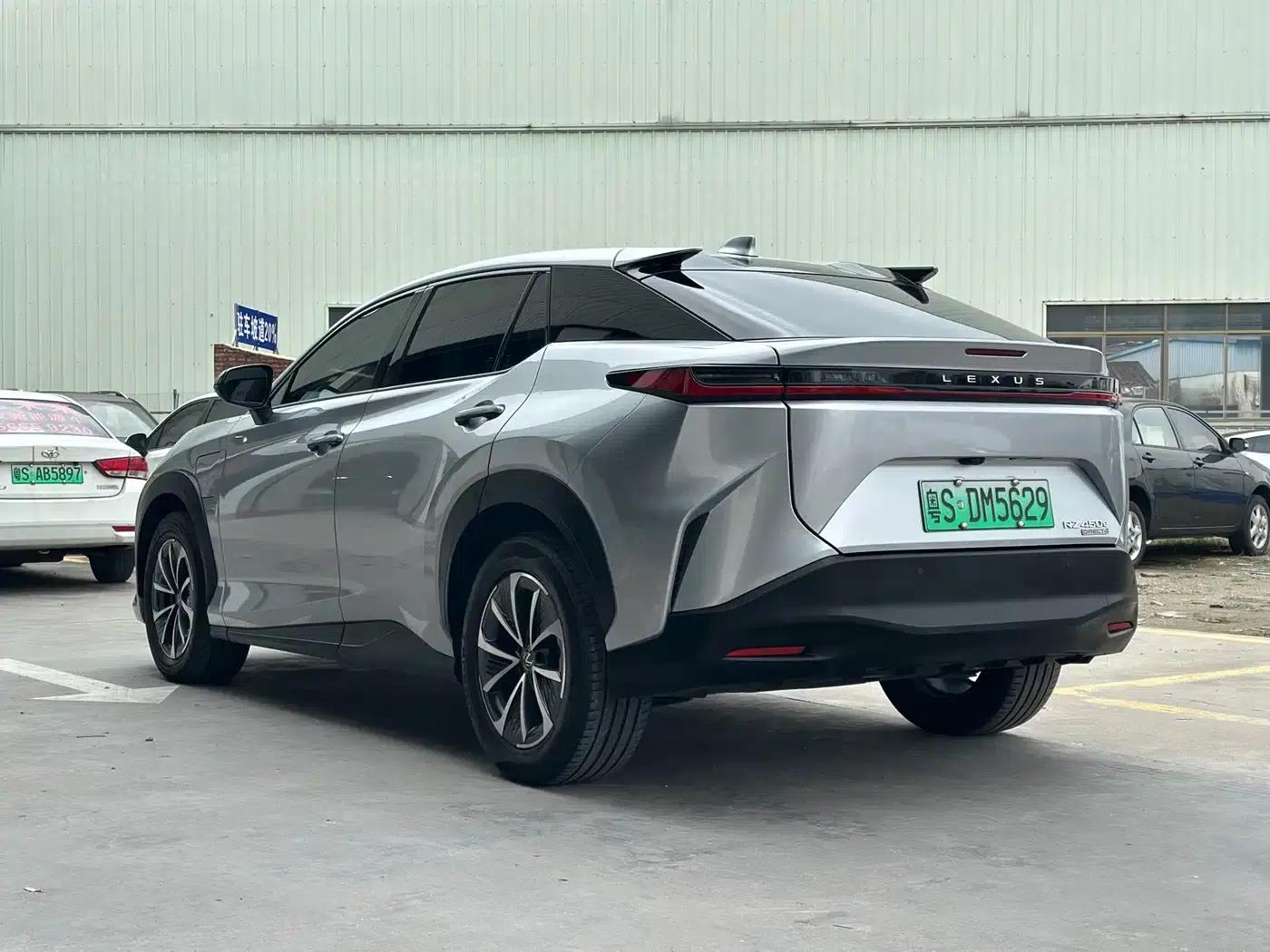 Lexus RZ 2023 450e AWD Long Range Edition — миниатюра 4
