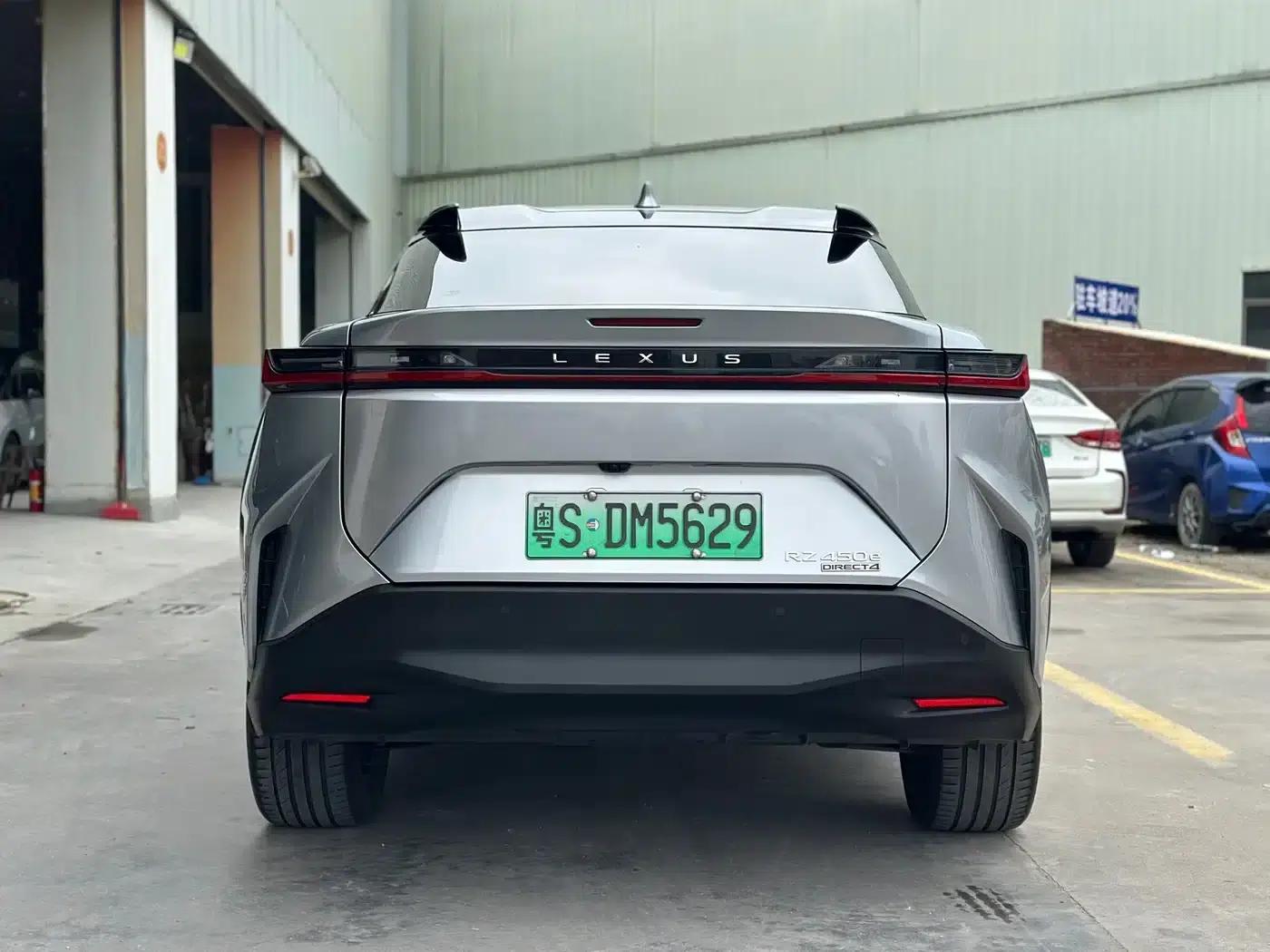 Lexus RZ 2023 450e AWD Long Range Edition — миниатюра 5