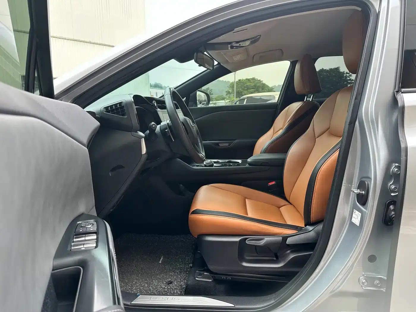 Lexus RZ 2023 450e AWD Long Range Edition — миниатюра 7