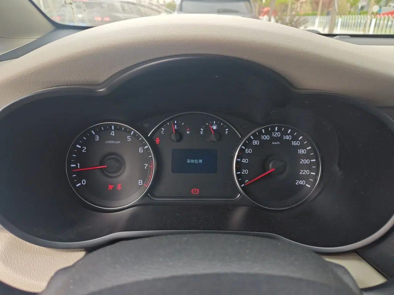 Kia Carens 2013 2.0L 5-Seater Automatic Standard Version China V Standard — миниатюра 12
