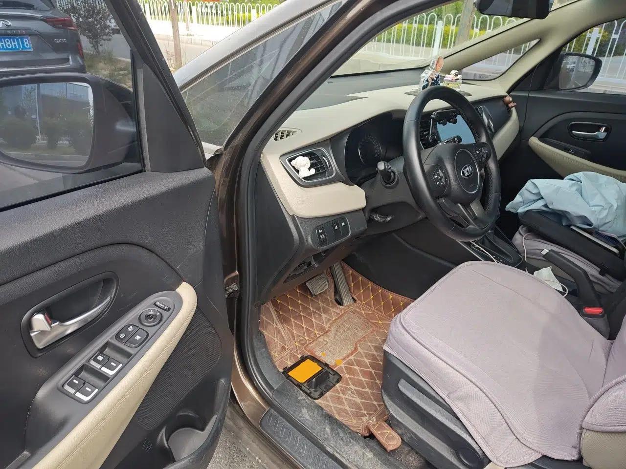 Kia Carens 2013 2.0L 5-Seater Automatic Standard Version China V Standard — миниатюра 17