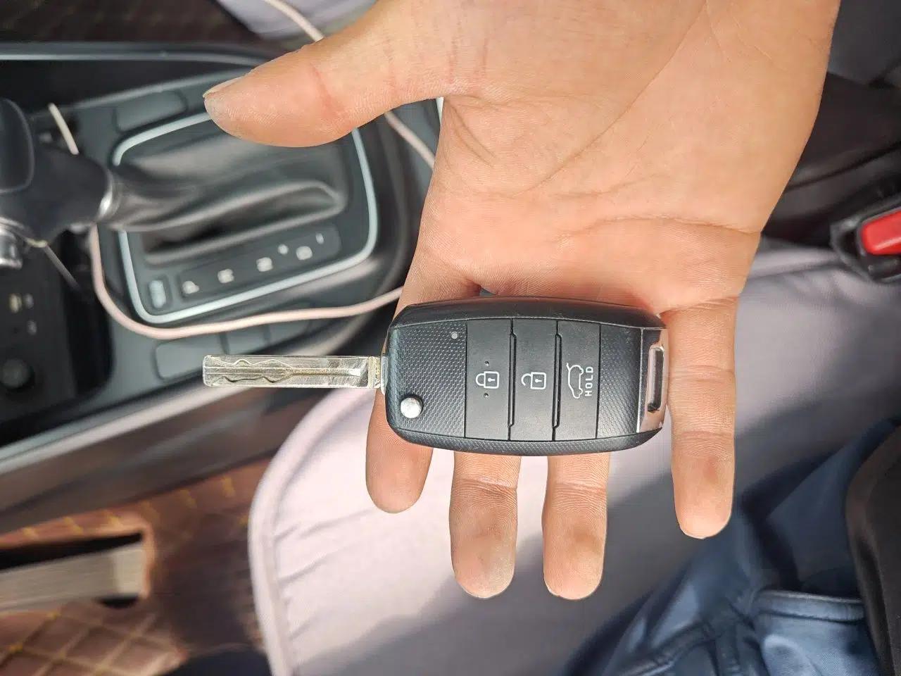Kia Carens 2013 2.0L 5-Seater Automatic Standard Version China V Standard — миниатюра 9