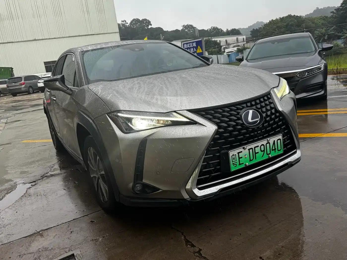 Lexus UX PHEV 2020 300e Pure Enjoyment Edition — миниатюра 3