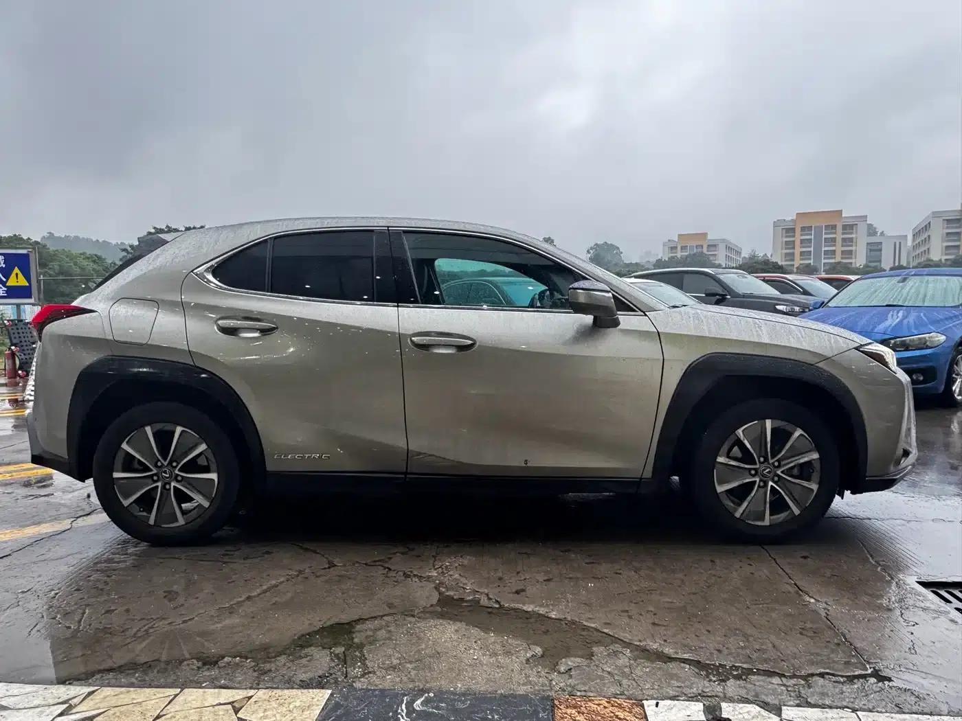 Lexus UX PHEV 2020 300e Pure Enjoyment Edition — миниатюра 4