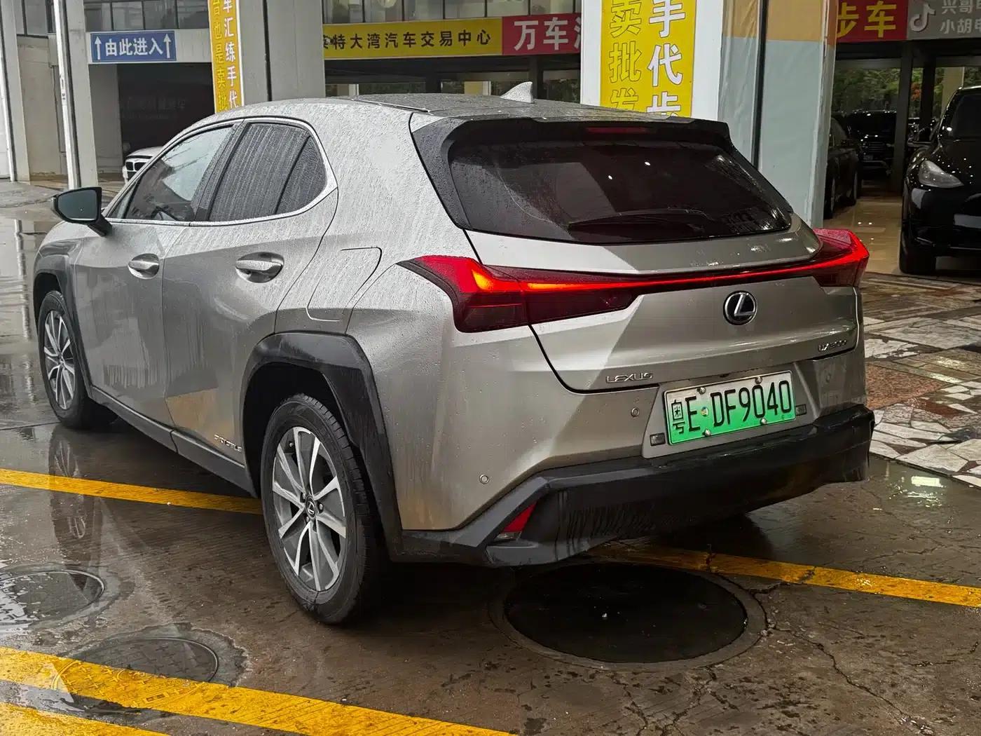 Lexus UX PHEV 2020 300e Pure Enjoyment Edition — миниатюра 7