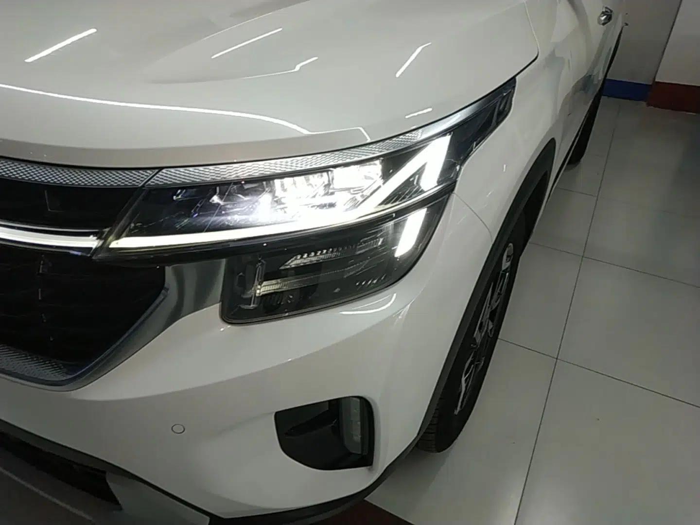 Kia Seltos 2023 1.5L CVT Luxury Edition — миниатюра 9