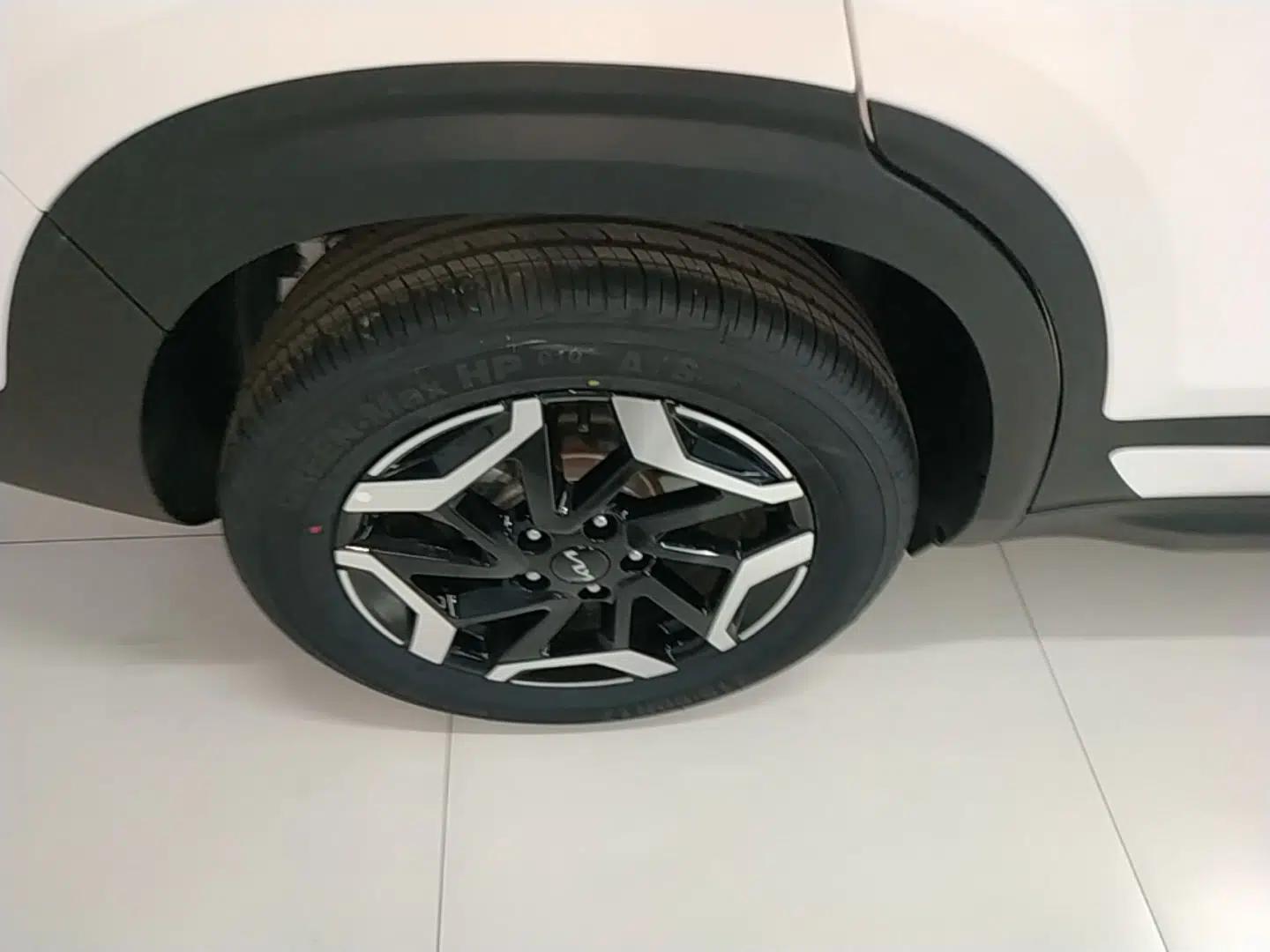 Kia Seltos 2023 1.5L CVT Luxury Edition — миниатюра 10