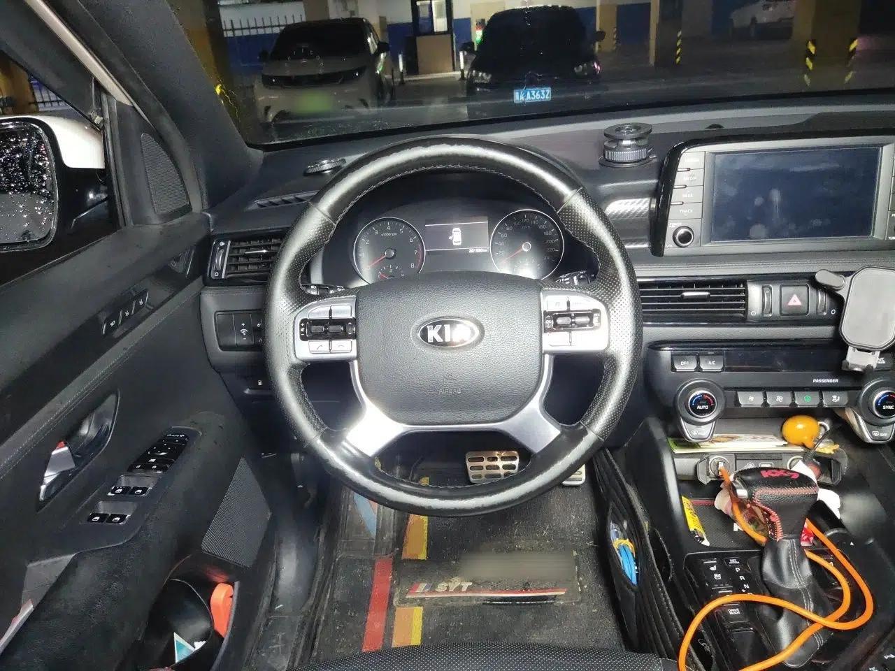 Kia KX7 2017 2.0T Automatic All-Wheel Drive LUX 7-Seater — миниатюра 11