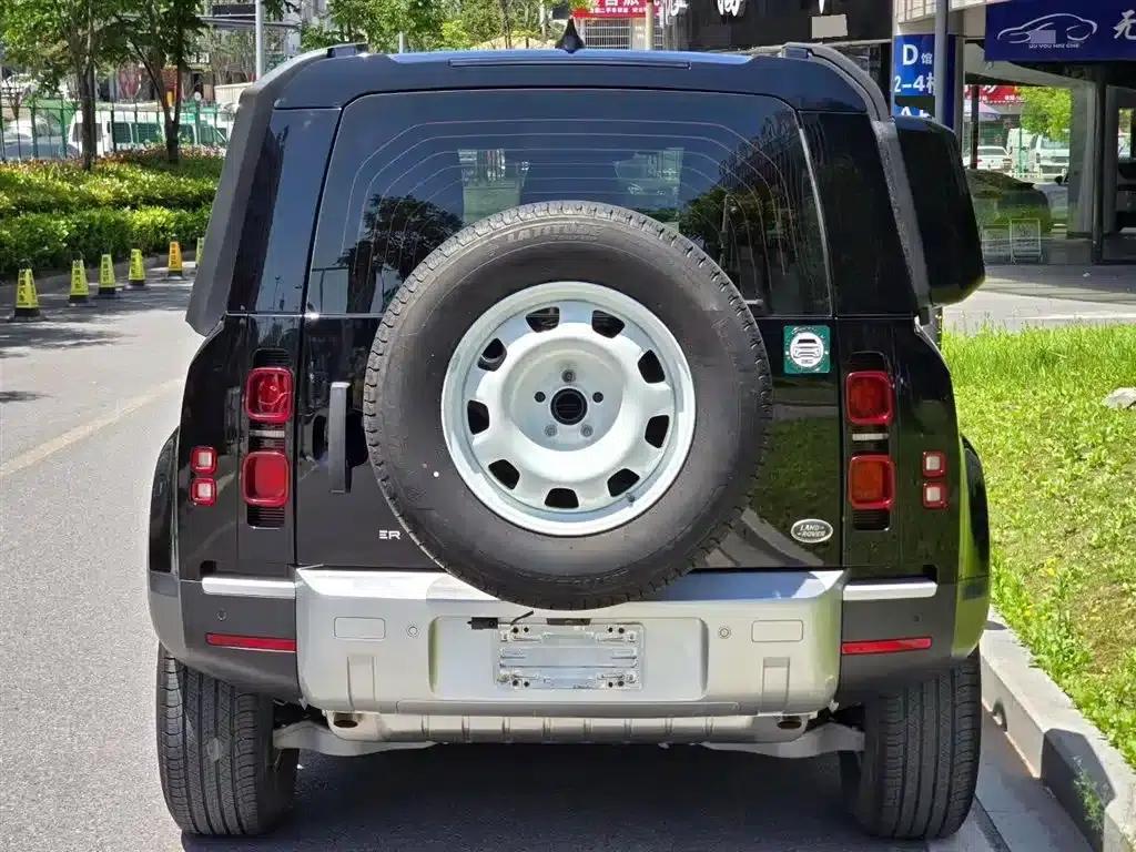 2022 Land Rover Defender 90 2.0T P300 SE — миниатюра 4