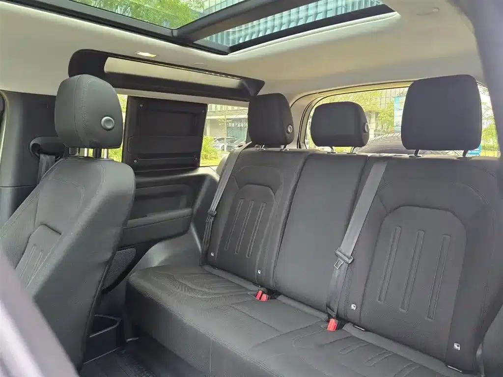 2022 Land Rover Defender 90 2.0T P300 SE — миниатюра 6