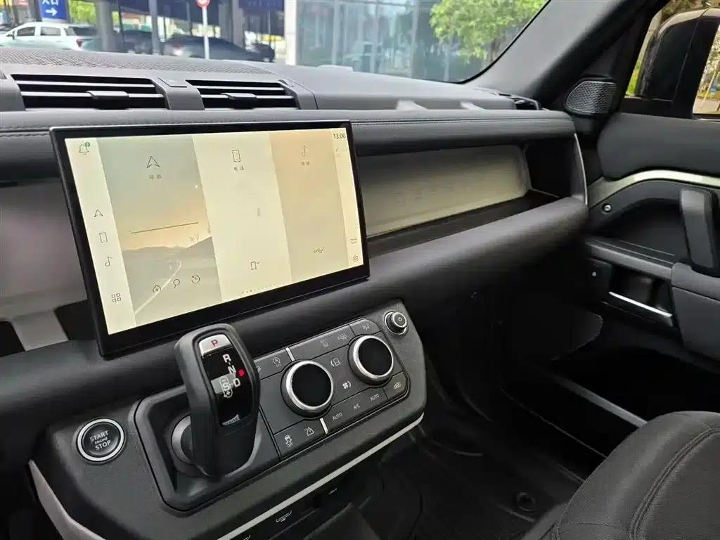 2022 Land Rover Defender 90 2.0T P300 SE — миниатюра 7