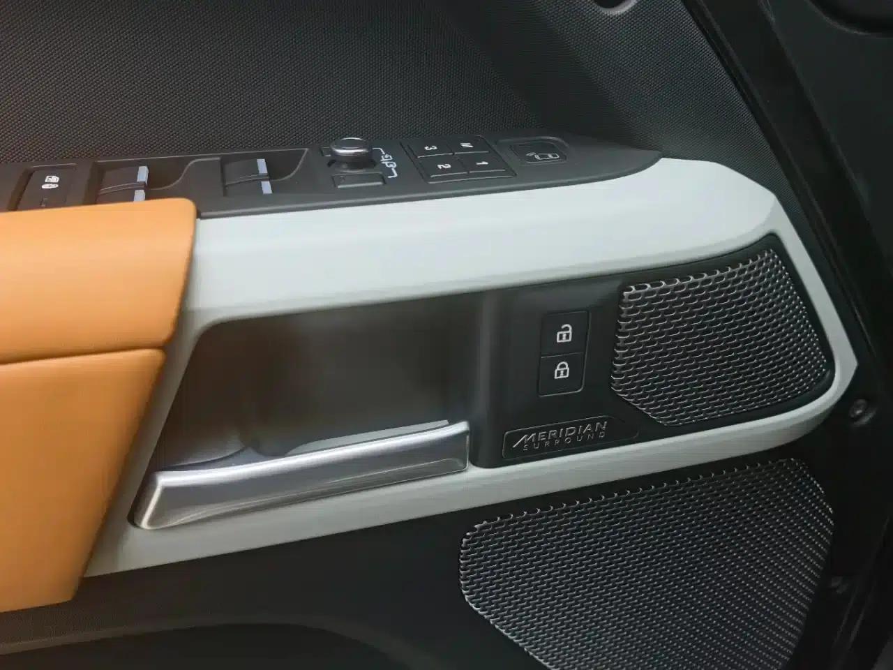 2023 Land Rover Defender 110 3.0T P400 X-DYNAMIC HSE — миниатюра 11