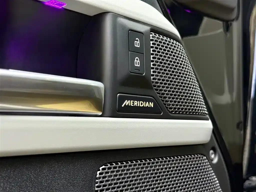 2024 Land Rover Defender 110 3.0T P400 X-DYNAMIC HSE — миниатюра 2