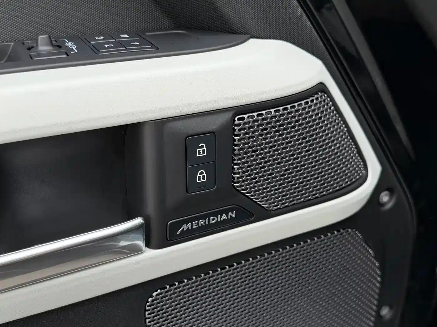 2023 Land Rover Defender Facelift 110 3.0T P400 X-DYNAMIC HSE — миниатюра 10