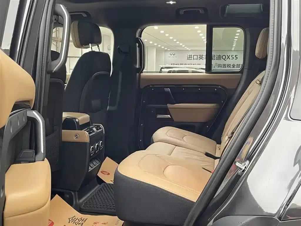 2025 Land Rover Defender 110 3.0T P400 Dark Edition — миниатюра 13