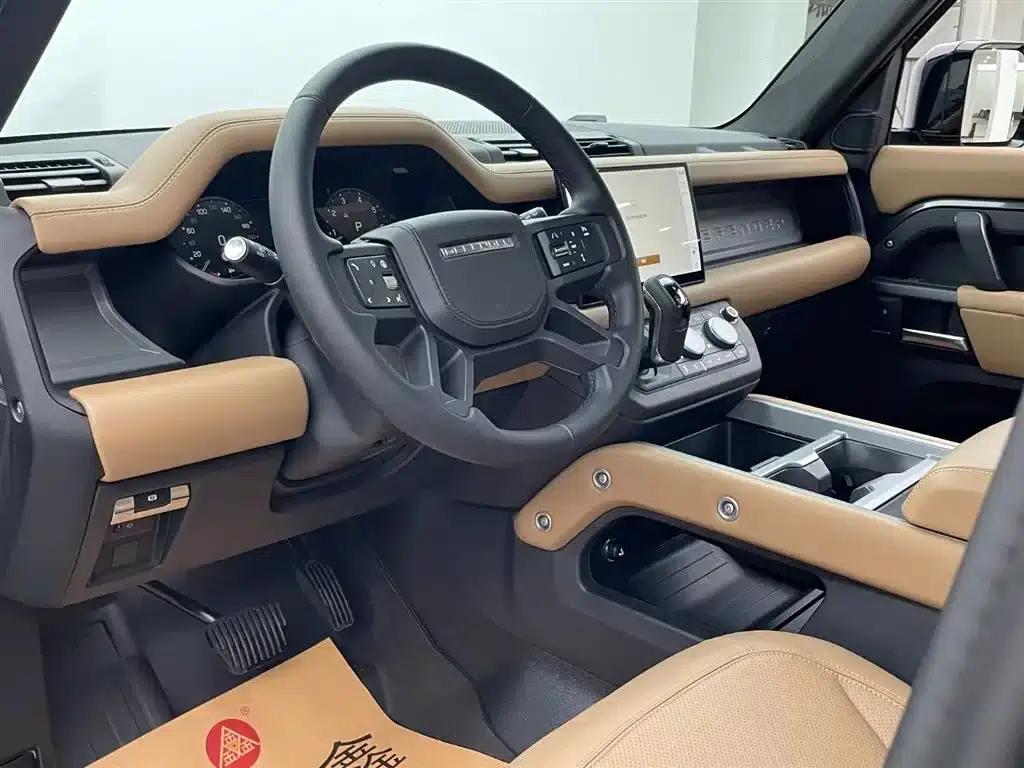 2025 Land Rover Defender 110 3.0T P400 Dark Edition — миниатюра 16