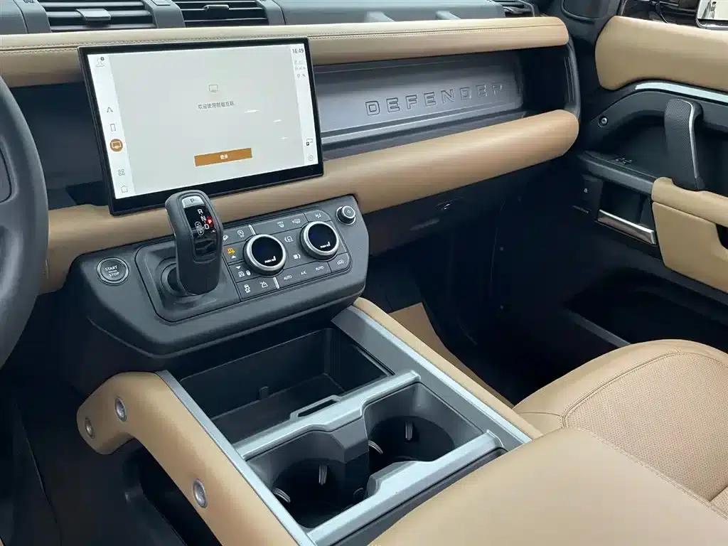 2025 Land Rover Defender 110 3.0T P400 Dark Edition — миниатюра 19