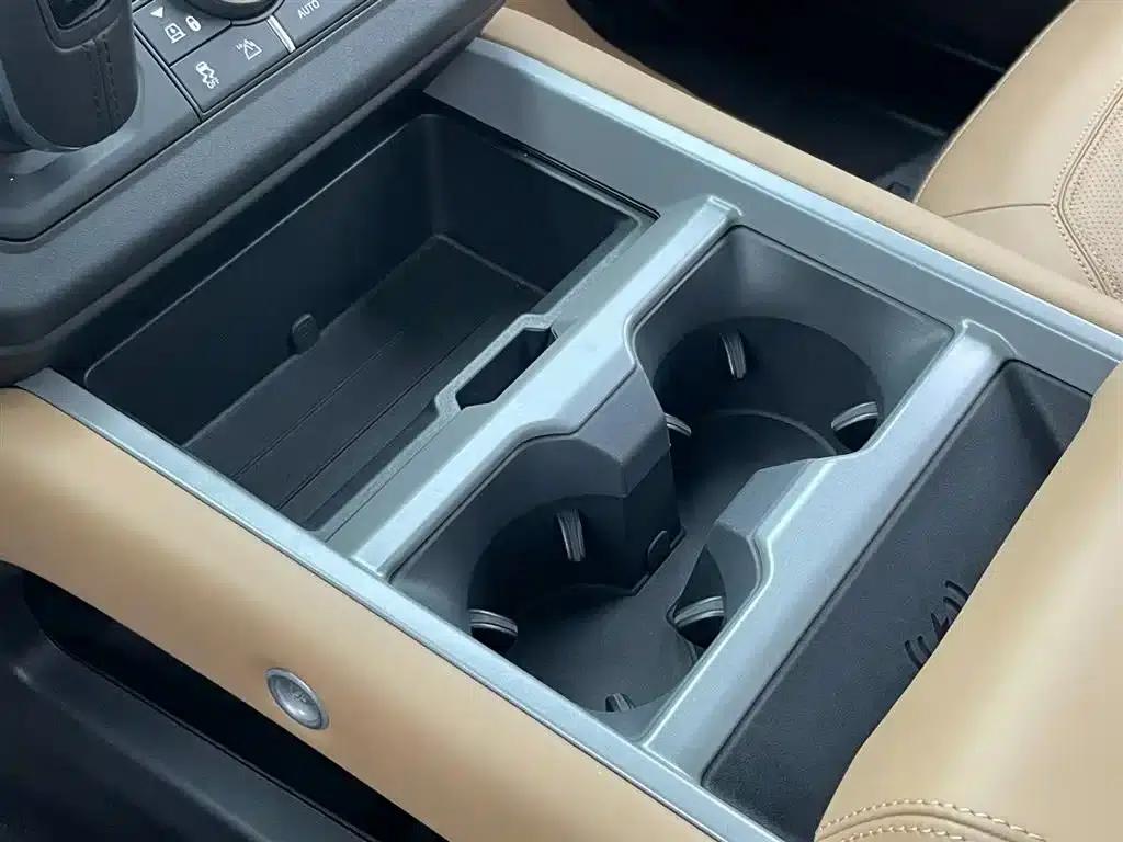 2025 Land Rover Defender 110 3.0T P400 Dark Edition — миниатюра 22