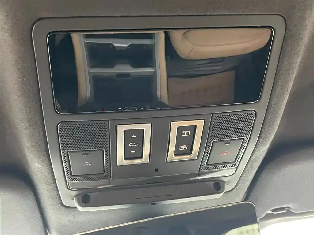 2025 Land Rover Defender 110 3.0T P400 Dark Edition — миниатюра 24
