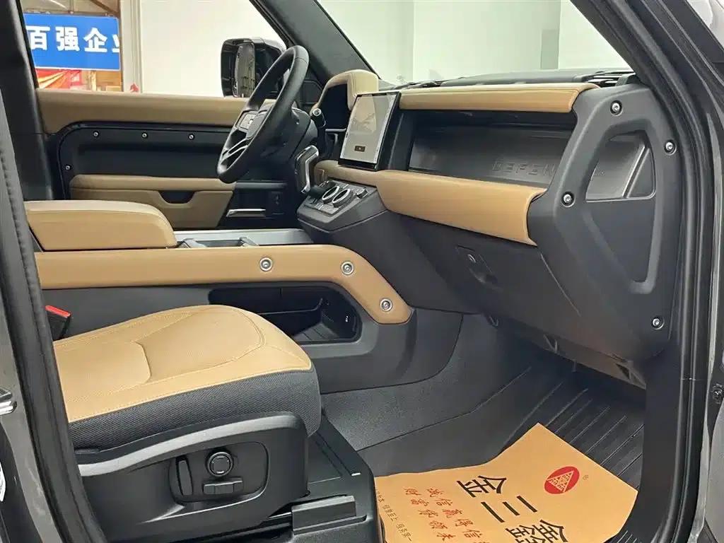 2025 Land Rover Defender 110 3.0T P400 Dark Edition — миниатюра 25