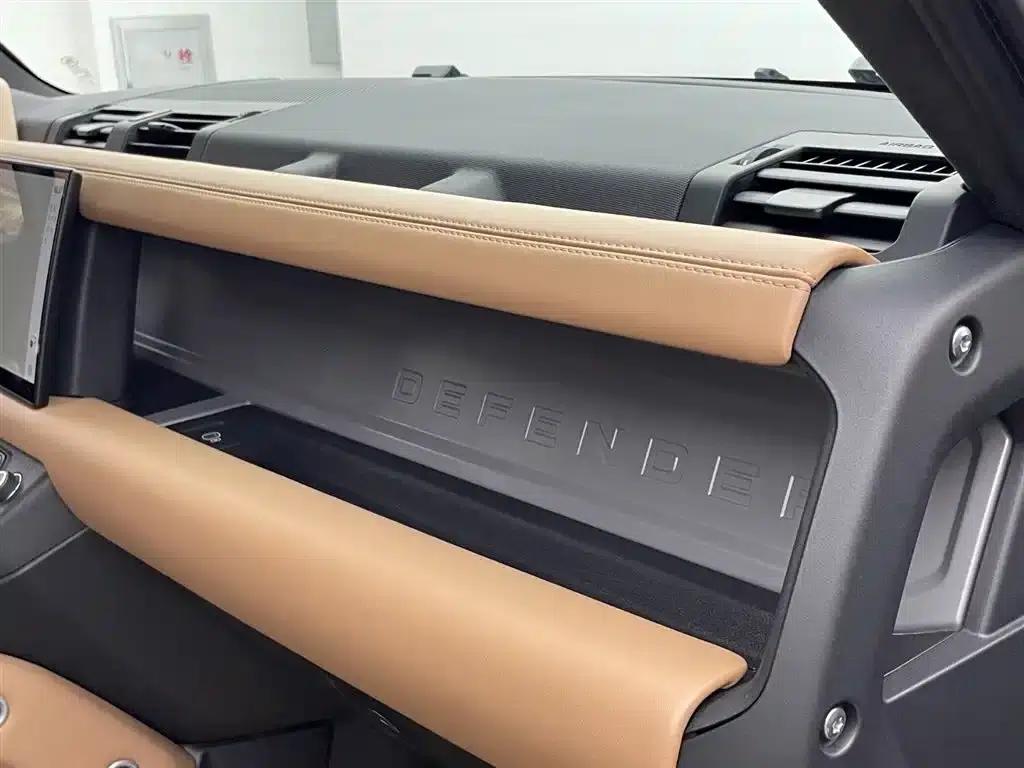 2025 Land Rover Defender 110 3.0T P400 Dark Edition — миниатюра 26