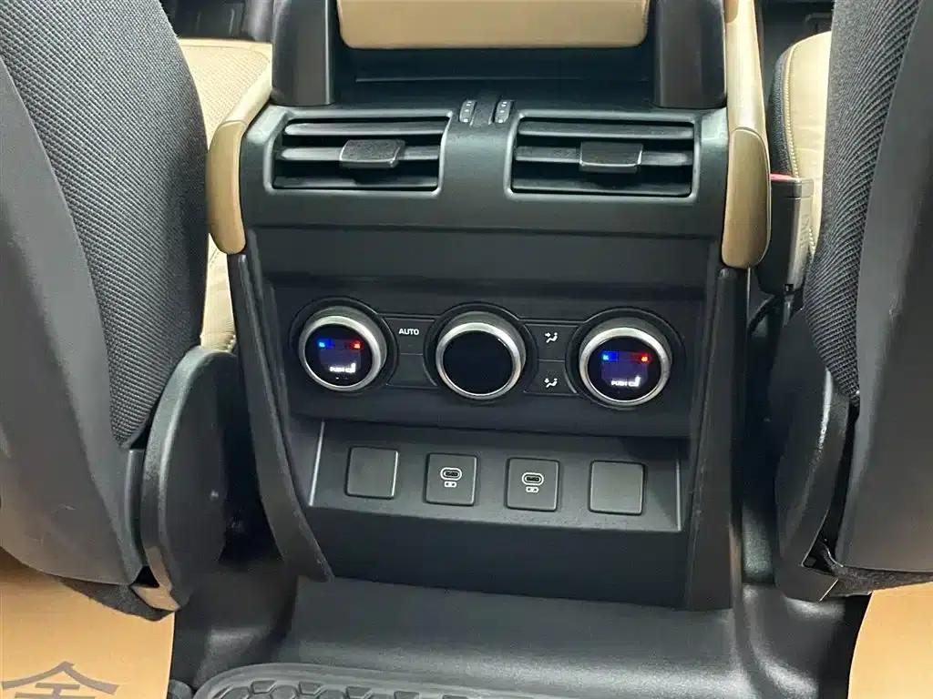 2025 Land Rover Defender 110 3.0T P400 Dark Edition — миниатюра 28