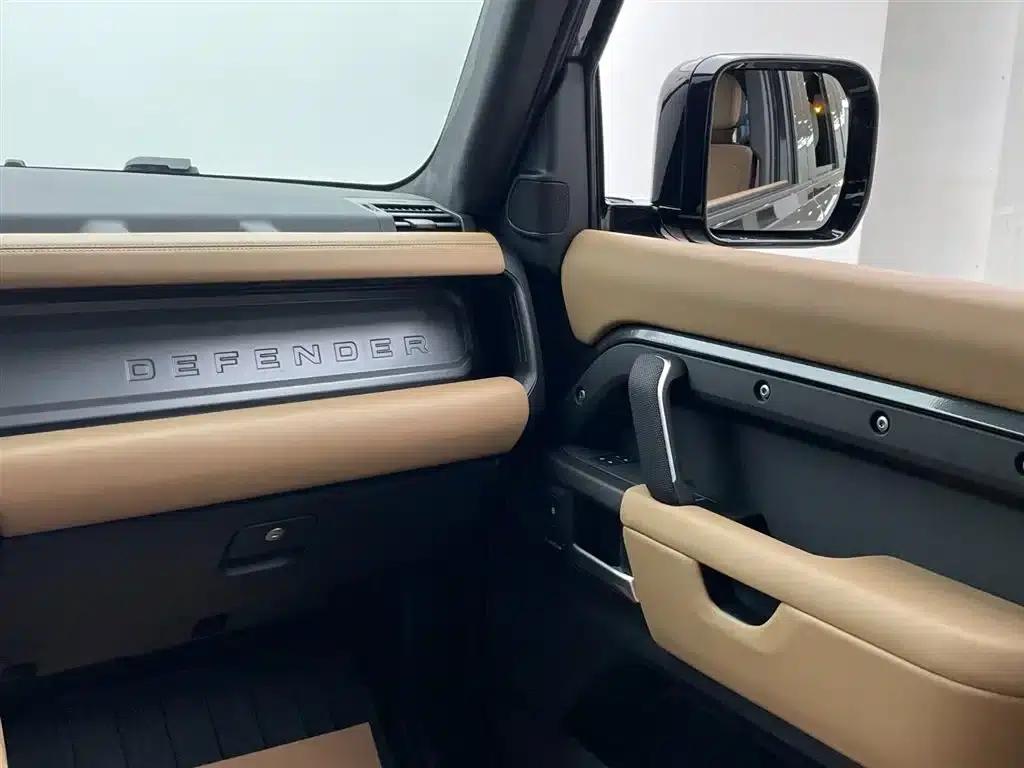 2025 Land Rover Defender 110 3.0T P400 Dark Edition — миниатюра 32