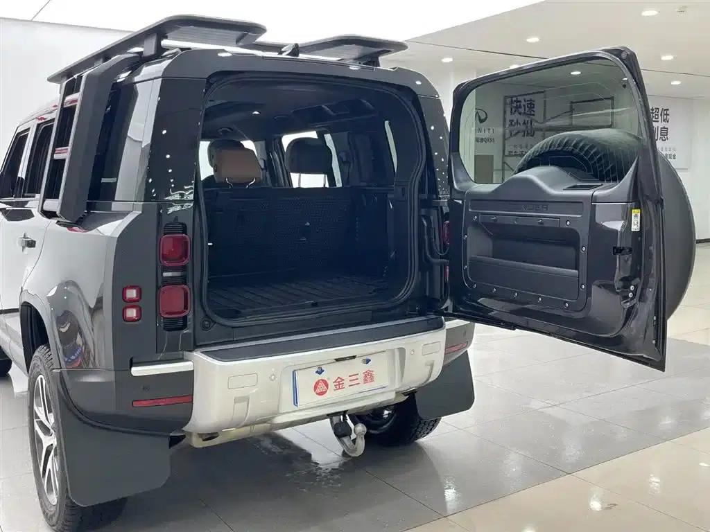 2025 Land Rover Defender 110 3.0T P400 Dark Edition — миниатюра 35