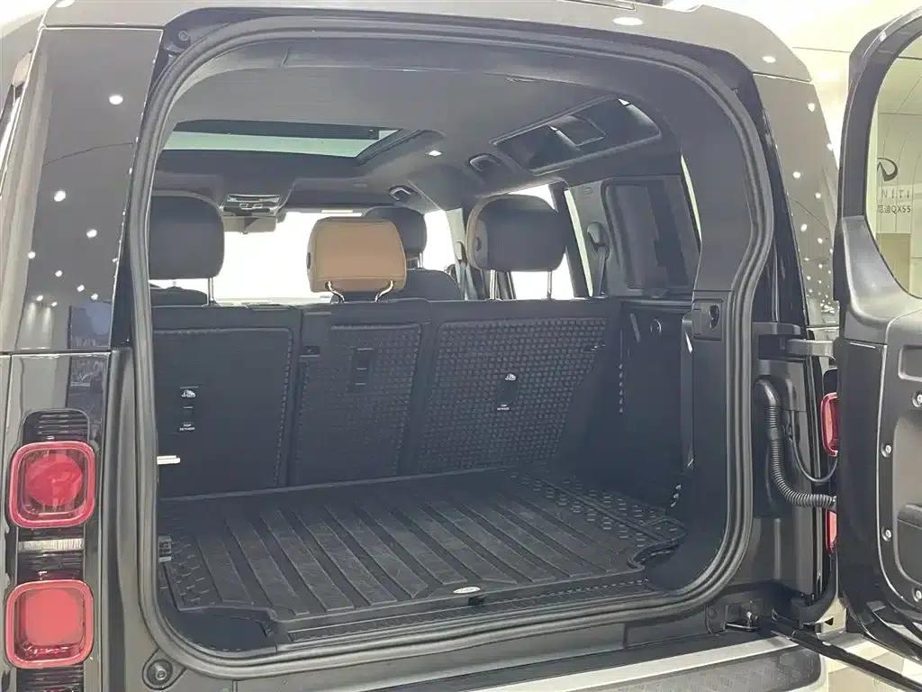 2025 Land Rover Defender 110 3.0T P400 Dark Edition — миниатюра 36
