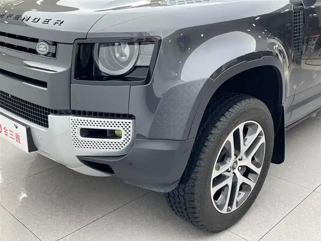 2025 Land Rover Defender 110 3.0T P400 Dark Edition — миниатюра 6