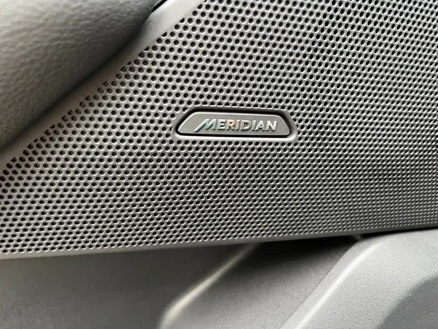 Range Rover Velar 2022 250PS Gold Edition — миниатюра 9