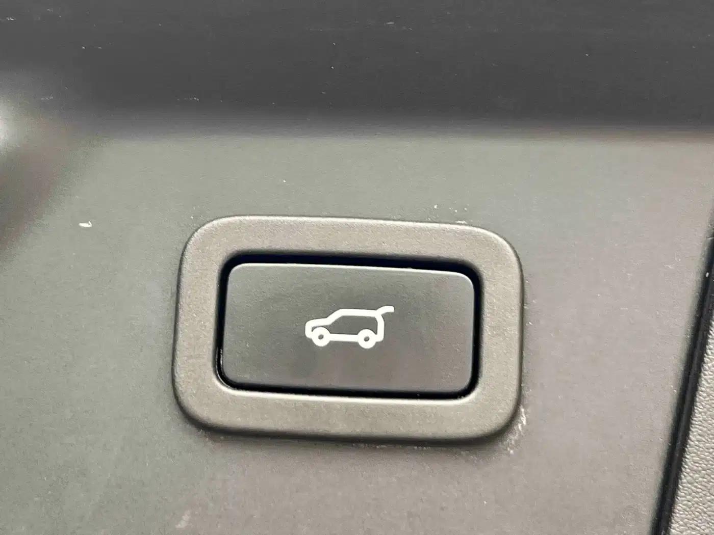 Range Rover Velar 2022 250PS Gold Edition — миниатюра 15