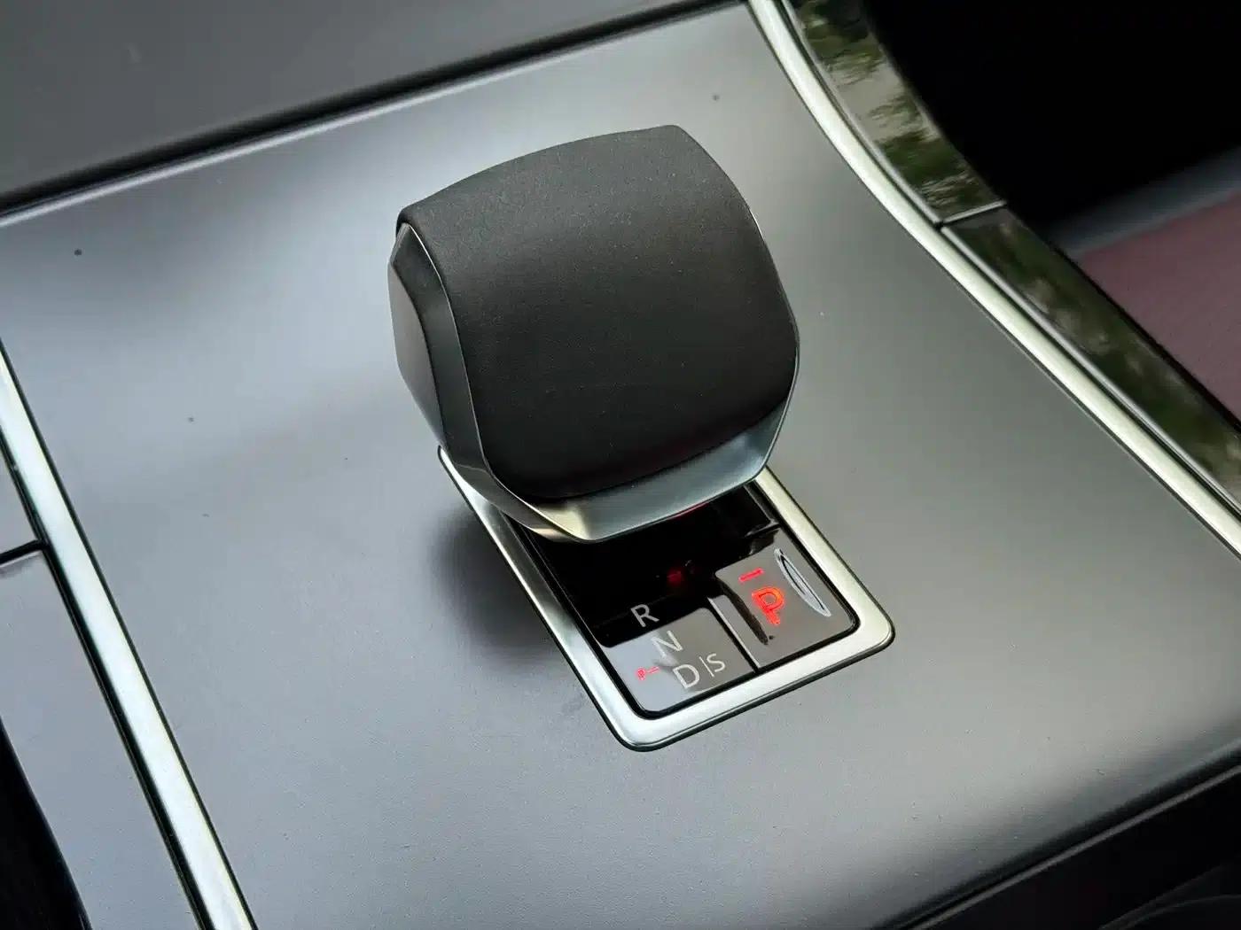 Range Rover Velar 2025 Dynamic HSE — миниатюра 10