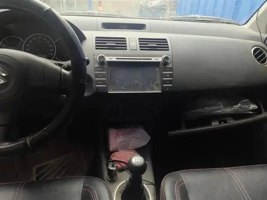 2015 Swift 1.5L Manual Limited Edition — миниатюра 13
