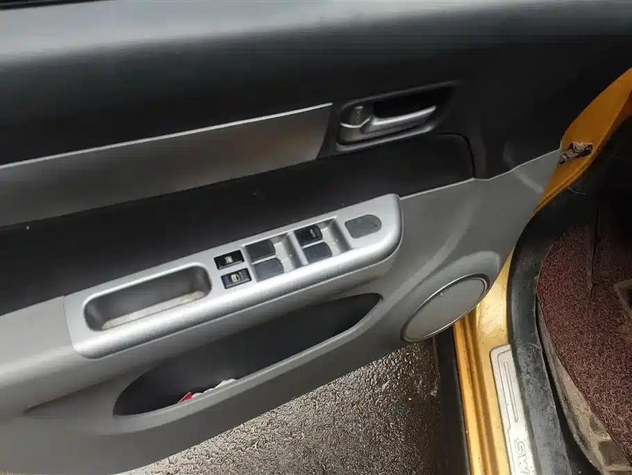 2015 Swift 1.5L Manual Limited Edition — миниатюра 9