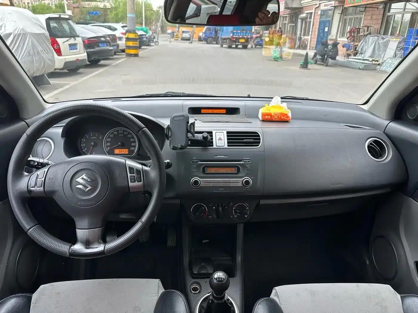 2011 Swift 1.5L Manual Fashion Edition — миниатюра 7