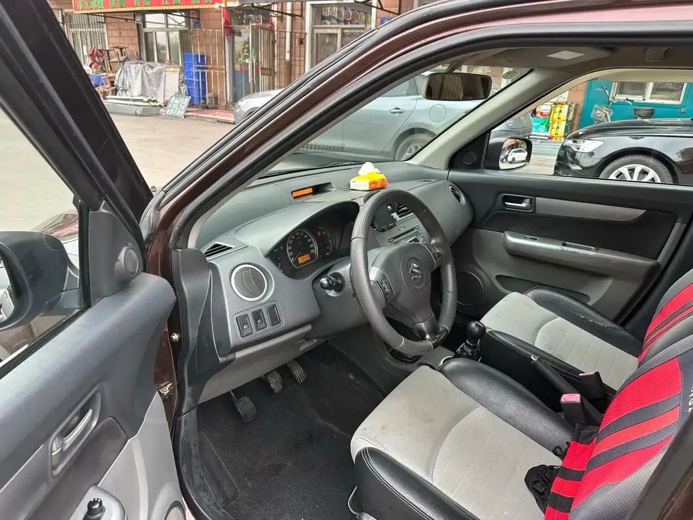 2011 Swift 1.5L Manual Fashion Edition — миниатюра 8