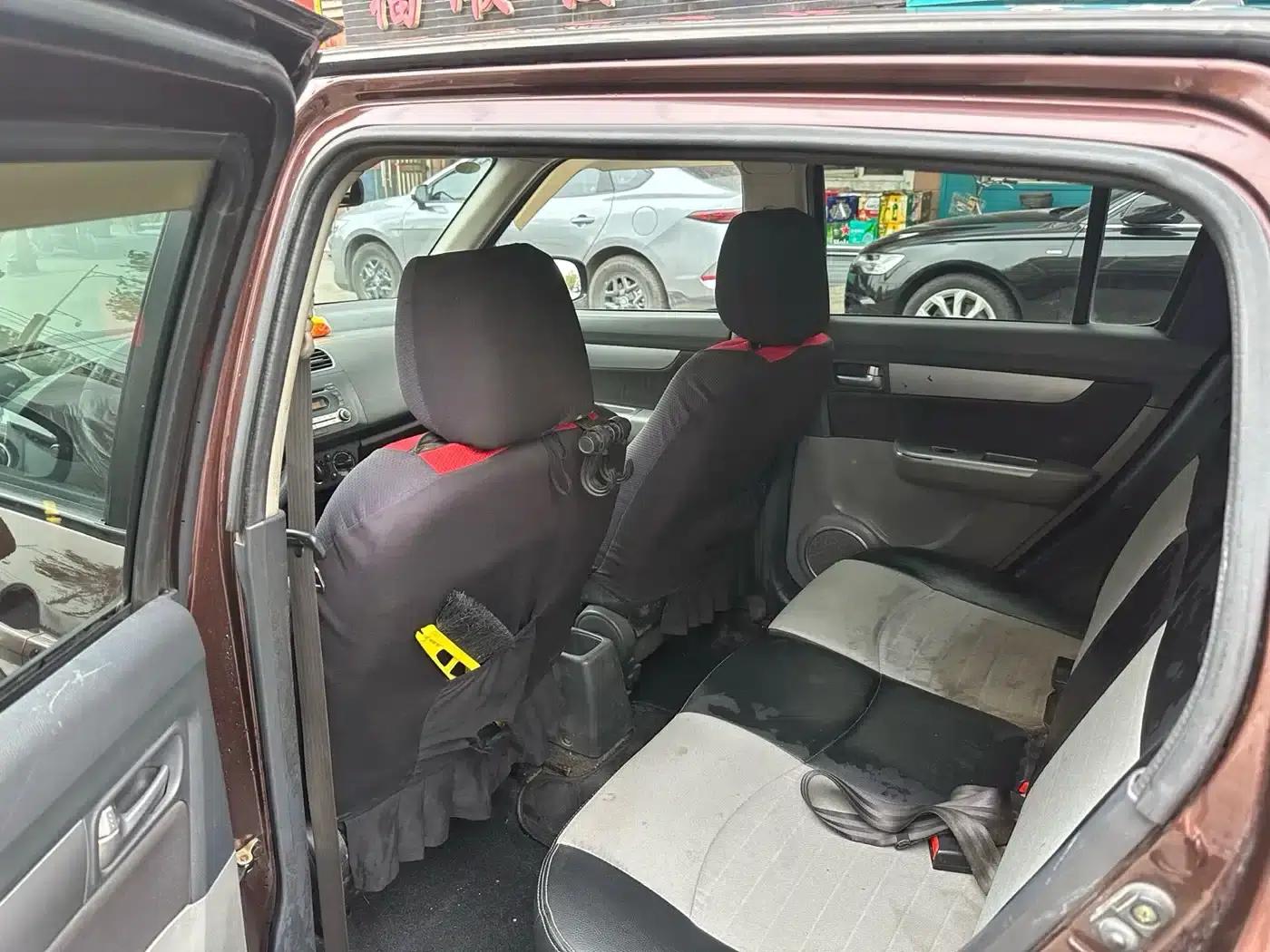 2011 Swift 1.5L Manual Fashion Edition — миниатюра 9