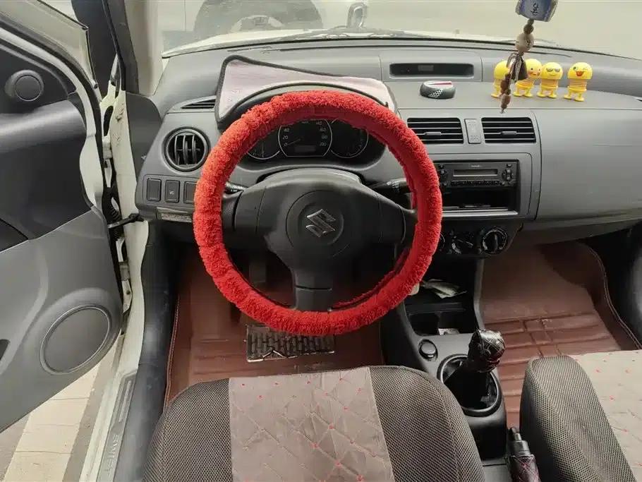 2014 Swift 1.3L Manual Standard Edition — миниатюра 15