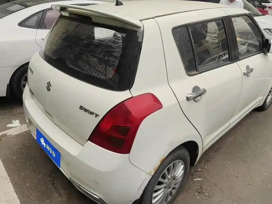 2014 Swift 1.3L Manual Standard Edition — миниатюра 3