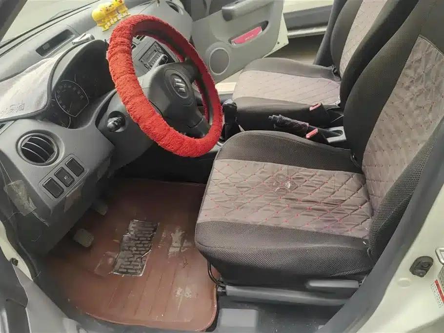2014 Swift 1.3L Manual Standard Edition — миниатюра 9