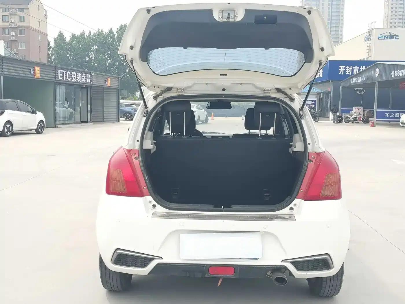 2014 Swift 1.3L Manual Standard Edition — миниатюра 17