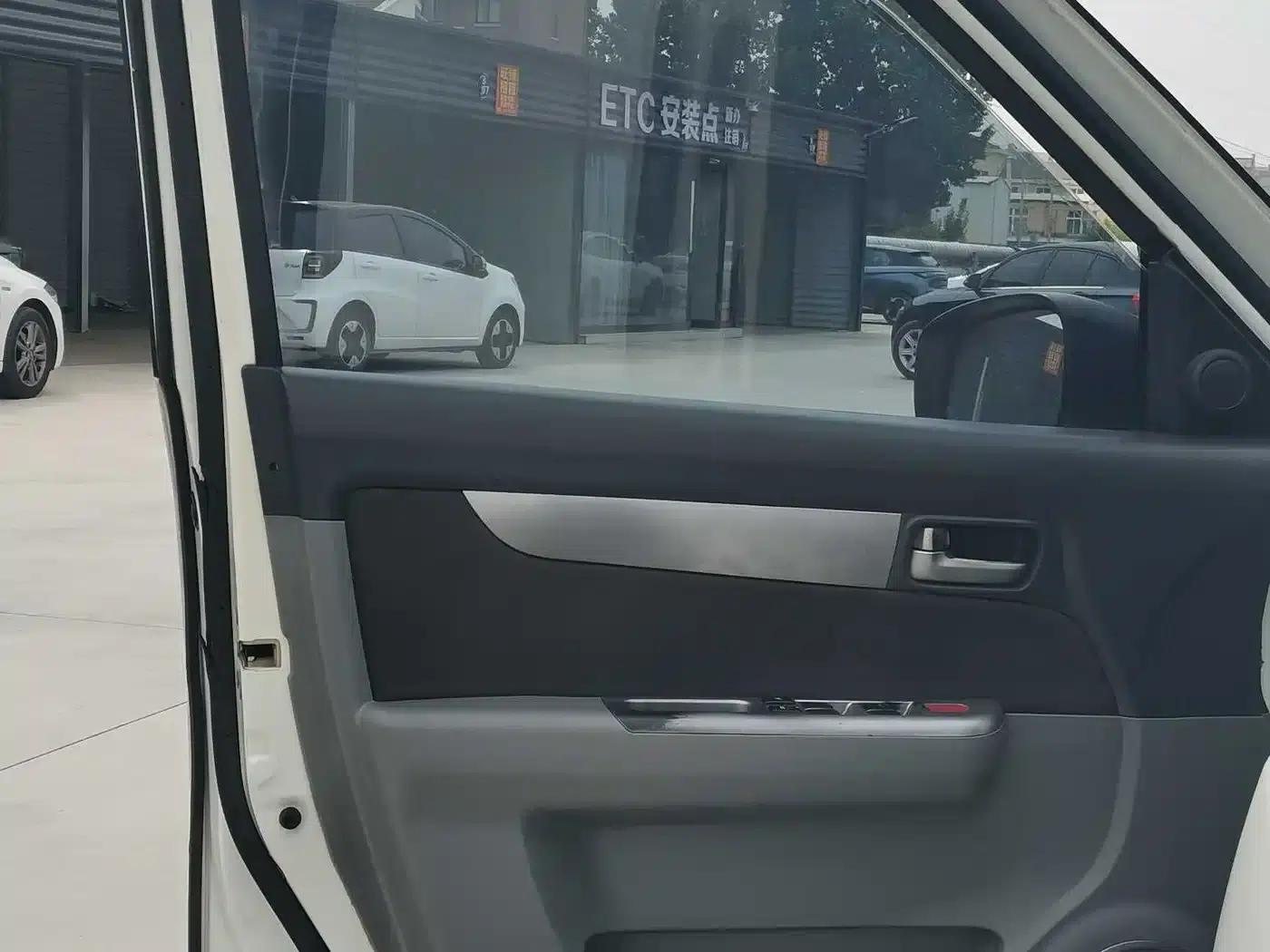 2014 Swift 1.3L Manual Standard Edition — миниатюра 6