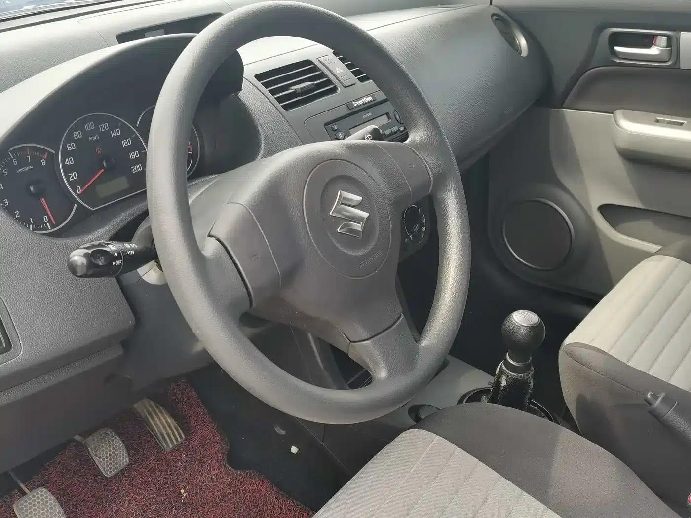 2014 Swift 1.3L Manual Standard Edition — миниатюра 8