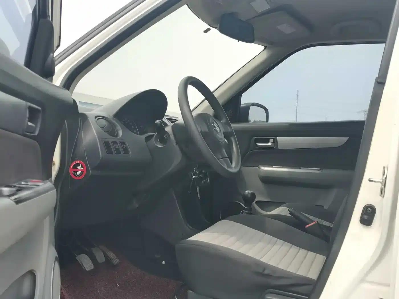 2014 Swift 1.3L Manual Standard Edition — миниатюра 9