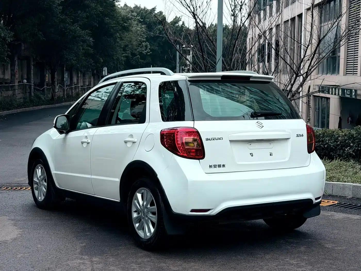 SX4 2013 1.6L Automatic Cool Edition — миниатюра 3